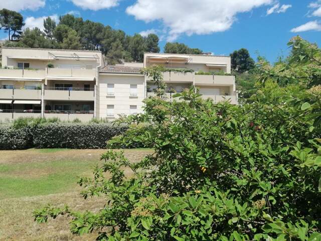 Appartement À Vendre 70 m², 3 pièces, Villeneuve-Les-Avignon, rez-de-jardin, parking et garage — photo du bien