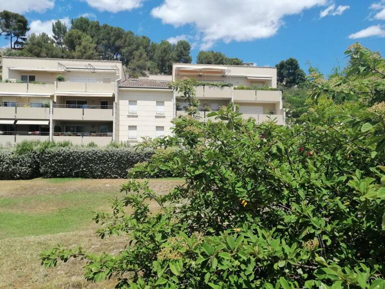 Appartement À Vendre 70 m², 3 pièces, Villeneuve-Les-Avignon, rez-de-jardin, parking et garage — photo 1