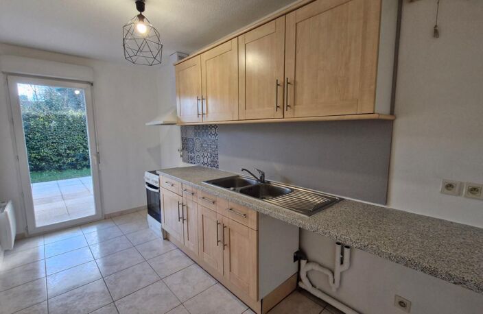 Appartement À Vendre 70 m², 3 pièces, Villeneuve-Les-Avignon, rez-de-jardin, parking et garage — photo 2