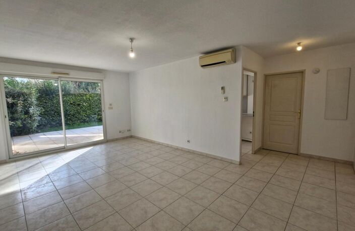 Appartement À Vendre 70 m², 3 pièces, Villeneuve-Les-Avignon, rez-de-jardin, parking et garage — photo 4