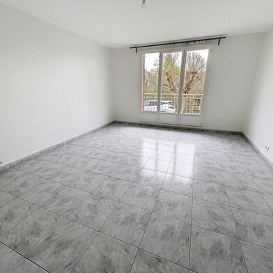 Appartement 3 pièces 742 €