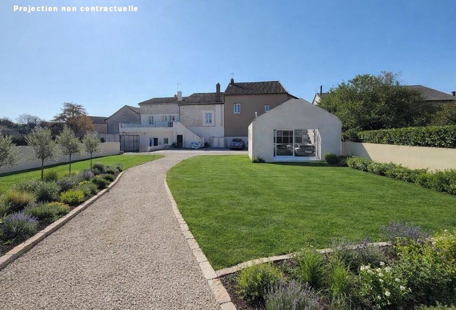 A LUGNY PROCHE MACON EN BOURGOGNE MAISON 9 PIECES DE 240 M² — photo 1