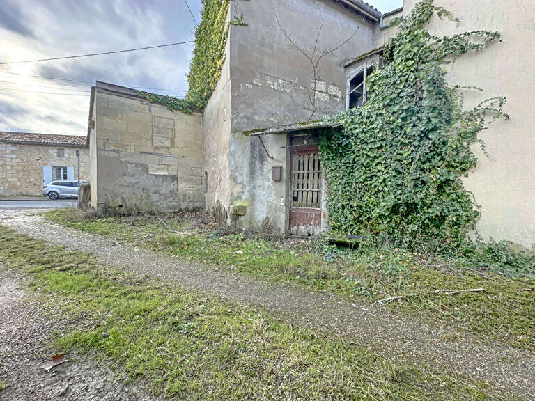 Maison à rénover avec chai et garage - GENISSAC — photo 1