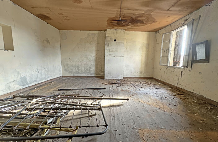 Maison 180m2 avec travaux - Chai attenant - GENISSAC — photo 2