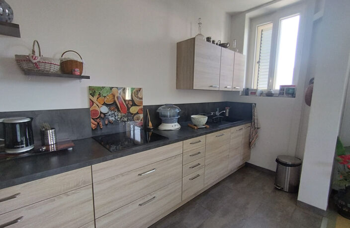 Haut de villa rénové avec deux logements et terrain   Villag — photo 3