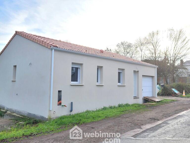 Maison - 81.97m² - La Jonchère — photo 1
