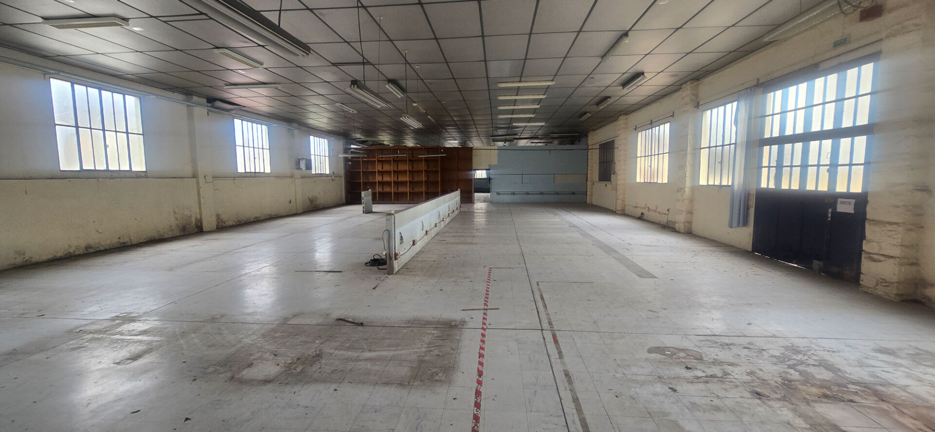 Local d'activit&eacute;s  T16 à vendre Jurançon 64110