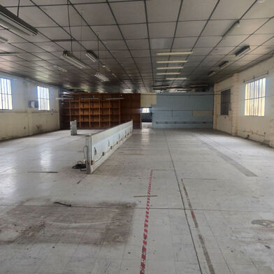 Local industriel 16 pièces 469000 €