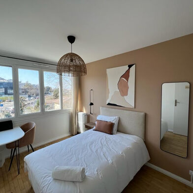 Appartement 4 pièces 569 €