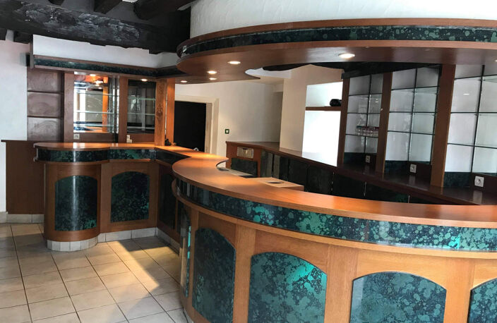 Ancien Hotel-Bar en centre ville ! — photo 4
