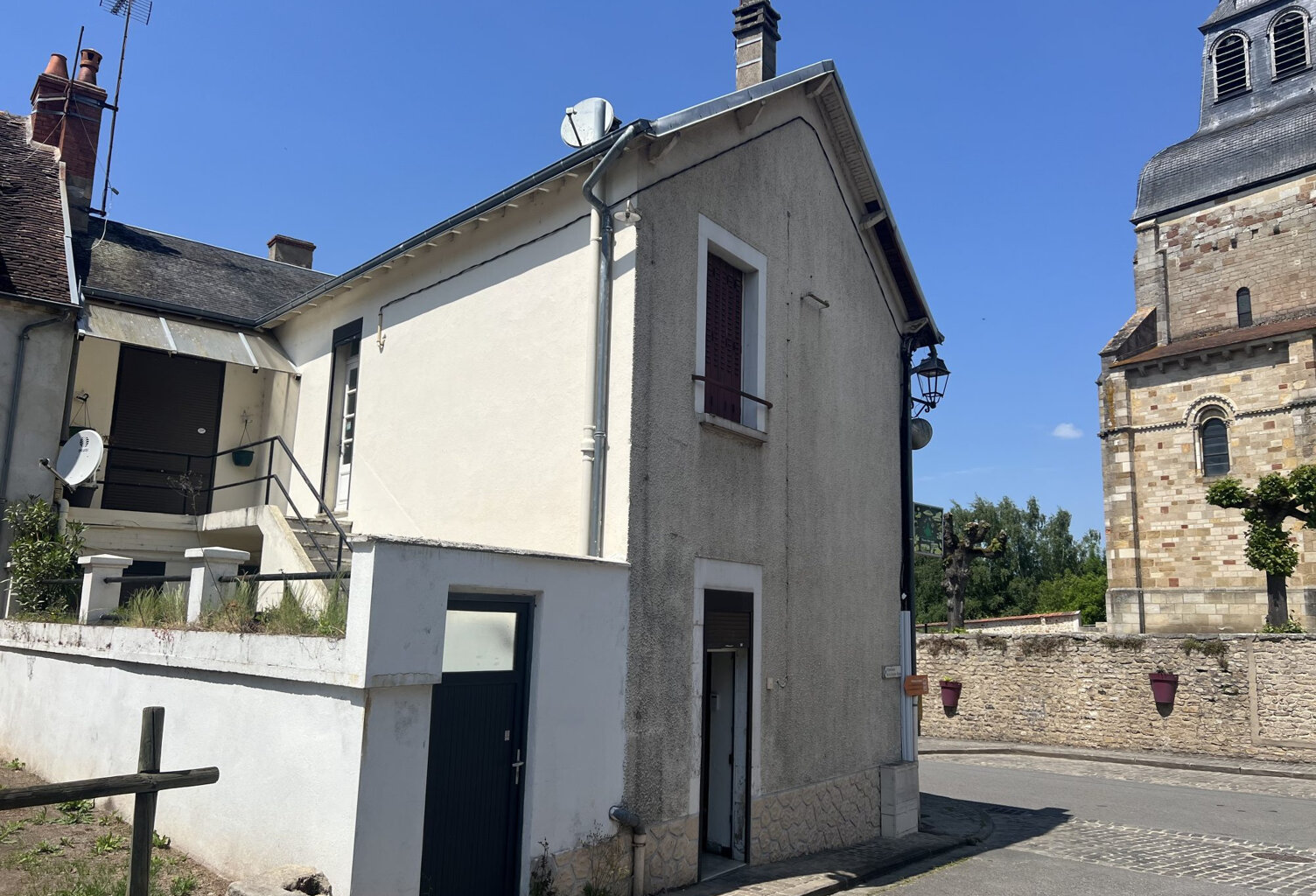 Maison de ville avec commerce et dépendances ! — photo 1