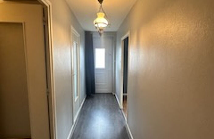 MAISON DE PLAIN-PIED DE 107 M2 HAB.DÉPENDANCES ATTENANTES. — photo 4