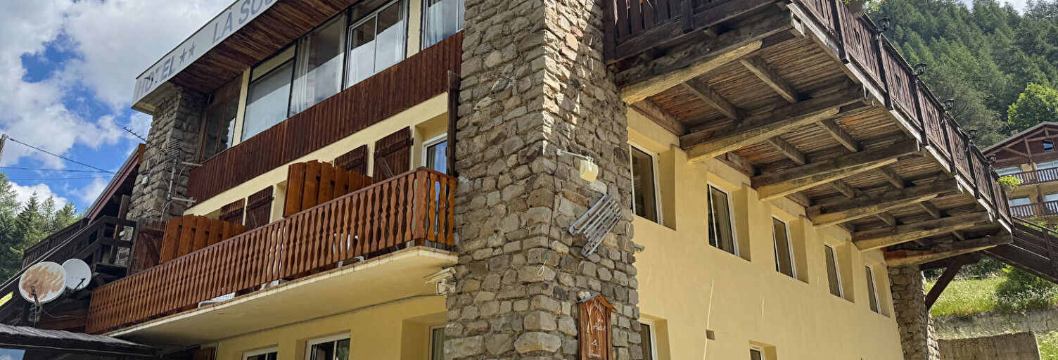 Immeuble  604 m² à vendre à Allos (04260)