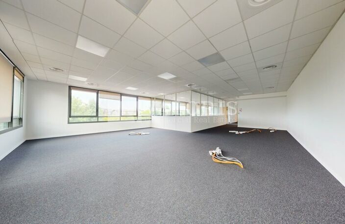 BUREAUX à LOUER — photo 2