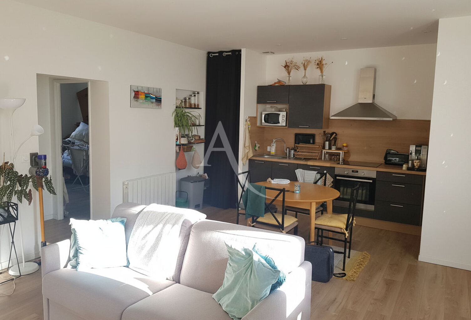 ROCHEFORT - Appartement T3 rénové, proche place Colbert - — photo 1