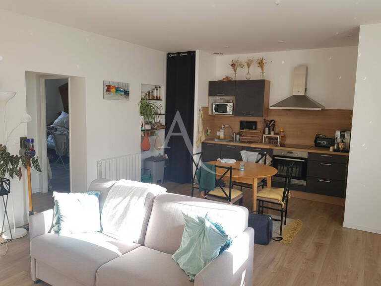 ROCHEFORT - Appartement T3 rénové, proche place Colbert - — photo 1
