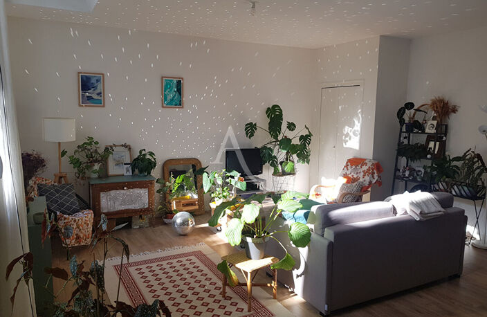 ROCHEFORT - Appartement T3 rénové, proche place Colbert - — photo 3