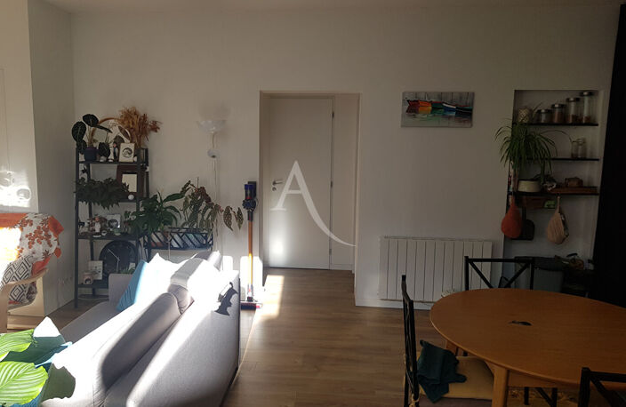 ROCHEFORT - Appartement T3 rénové, proche place Colbert - — photo 4