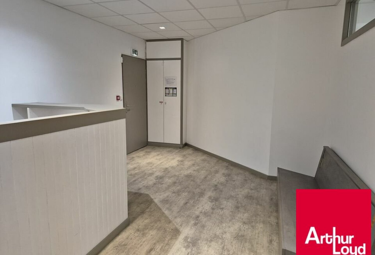 BUREAUX à LOUER — photo 1
