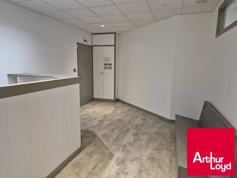 BUREAUX à LOUER — photo 1