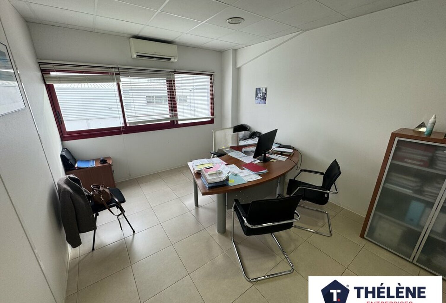 BUREAUX à LOUER — photo 1