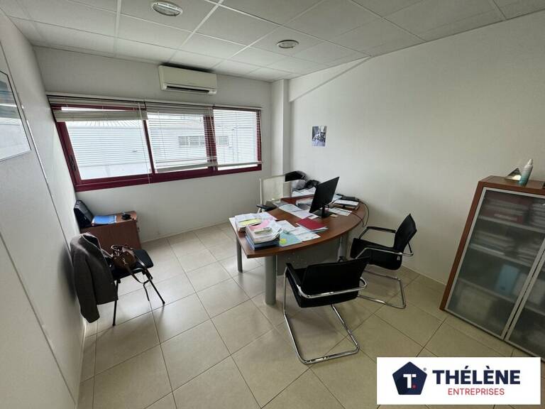BUREAUX à LOUER — photo 1