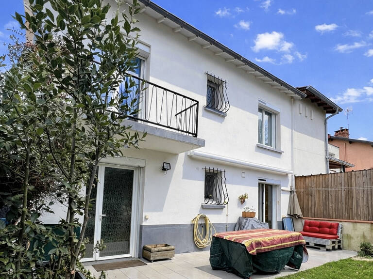 Maison familiale avec jardin et garage — photo 1