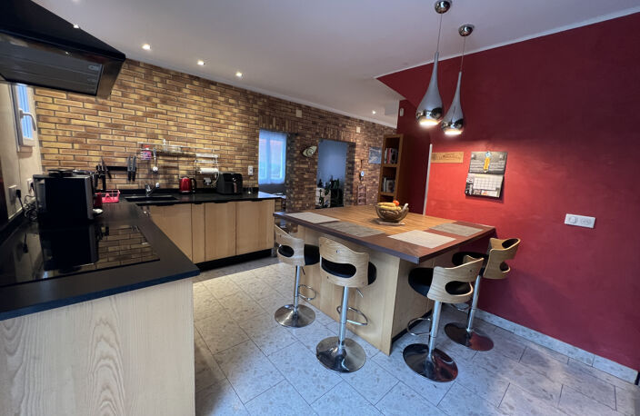 Maison familiale avec jardin et garage — photo 2
