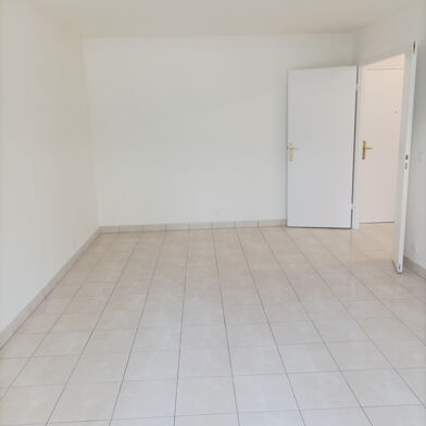 Appartement 2 pièces 909 €