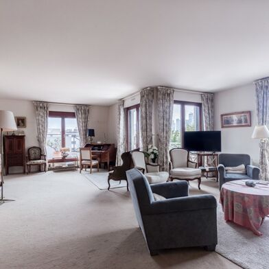 Appartement 4 pièces 924570 €