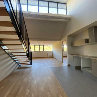 Appartement 3 pièces 886 €