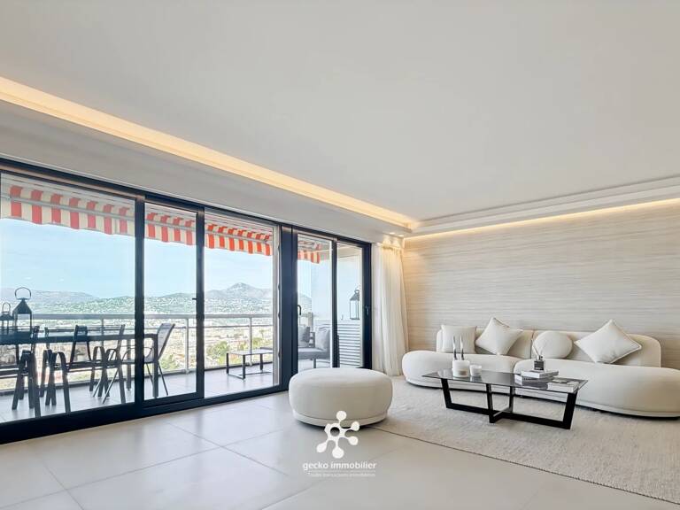 Nice – Mont Boron – 3 pièces rénové en dernier étage avec terrasse et garage — photo 1