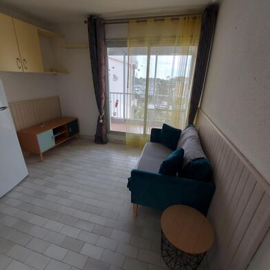 Appartement 220 pièces 470 €