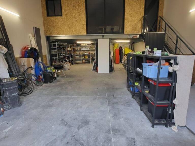 Vente Local d'activités 80 m&sup2; — photo 1
