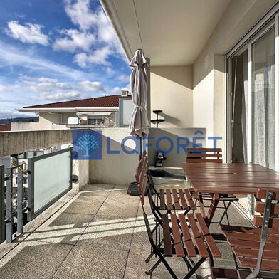 Appartement 3 pièces 235500 €