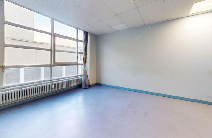 Bureaux   de 200 m² sur plateau quartier Aigle — photo 3