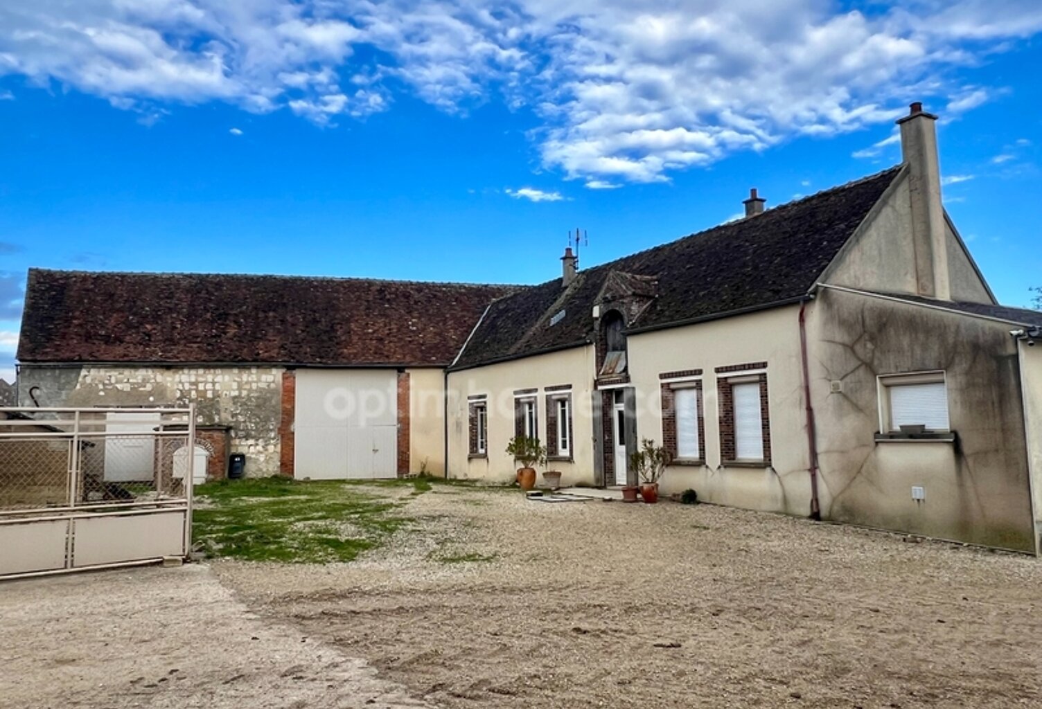 BRAY SUR SEINE (77) corps de ferme avec gros potentiel d’aménagement — photo 1