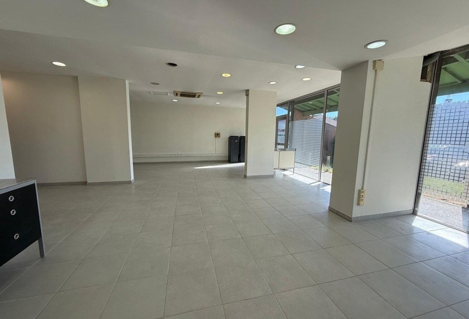 LOCAL PROFESSIONNEL DE 153 M2 ST JEAN — photo 1