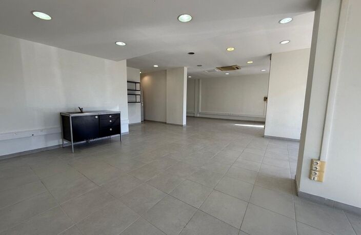 LOCAL PROFESSIONNEL DE 153 M2 ST JEAN — photo 3