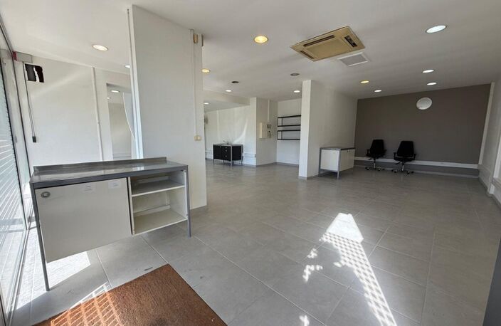 LOCAL PROFESSIONNEL DE 153 M2 ST JEAN — photo 4