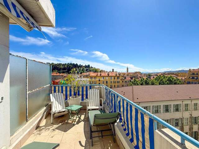 Dernier étage 2 pièces avec terrasse - Nice Le Port — photo du bien