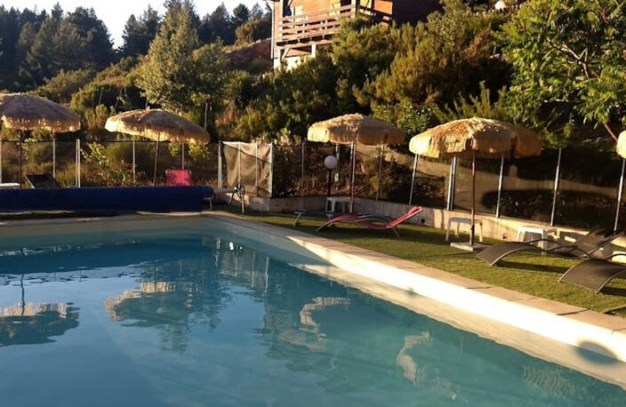 Dpt Corse (20), à vendre EVISA, propriété avec six chalets en bois, terrasse vue panoramique, piscine, parking — photo 5