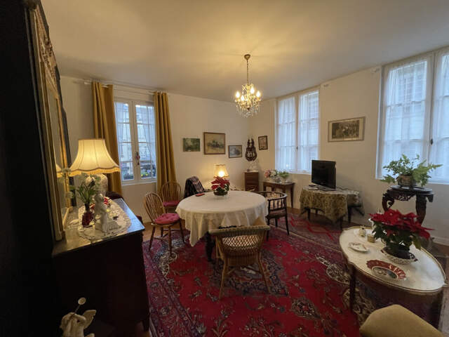 Au coeur du Saumur Historique Appartement rénové de 92m2 situé au 1er étage d'une petite copropriété -3 chambres — photo du bien
