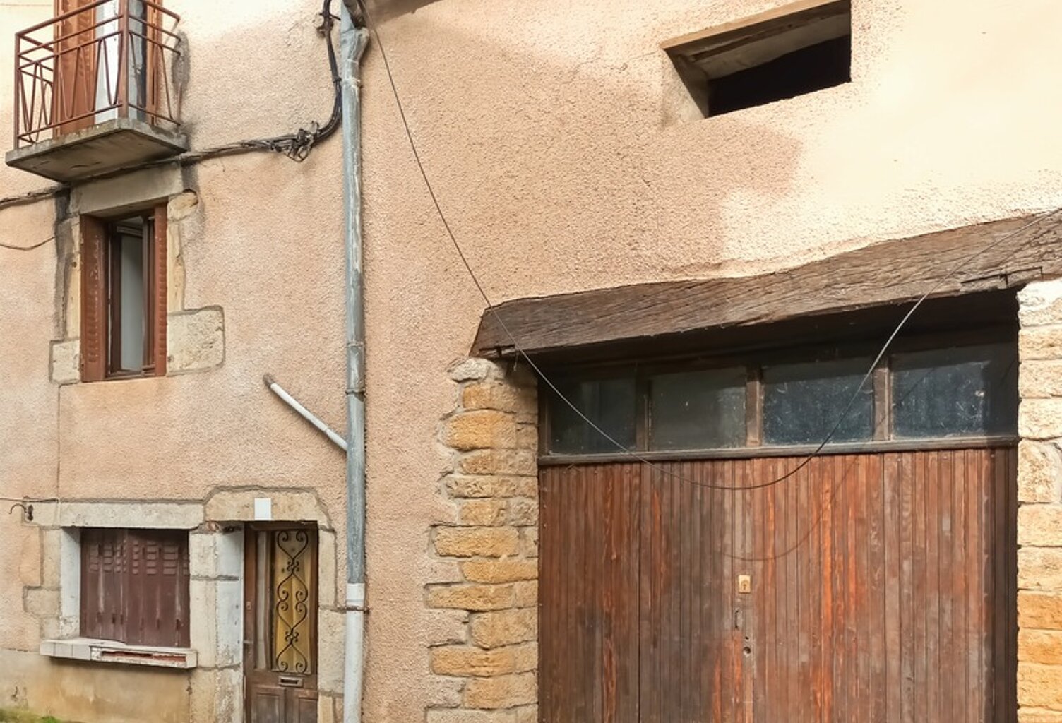 🏡 EXCLUSIVITÉ – Maison mitoyenne à fort potentiel de 229 m² sur 3 niveaux avec garage – Sellières — photo 1