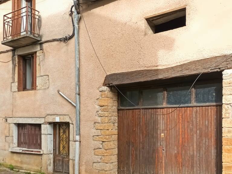   EXCLUSIVITÉ – Maison mitoyenne à fort potentiel de 229 m² sur 3 niveaux avec garage – Sellières — photo 1