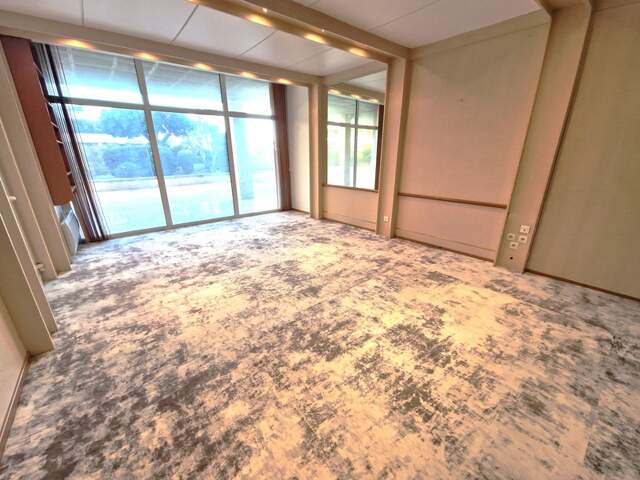 A VENDRE, Local commercial, 40 m², Proche Flots Bleus, Port de Saint Laurent du Var 06700, Alpes-Maritimes — photo du bien