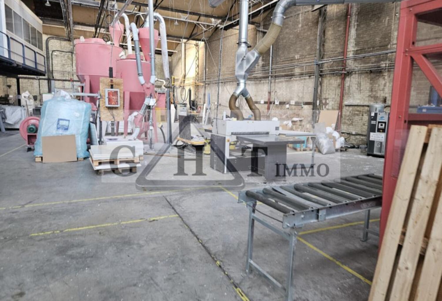 Local d'activités indépendant 1400m2 à louer Aubervilliers — photo 1