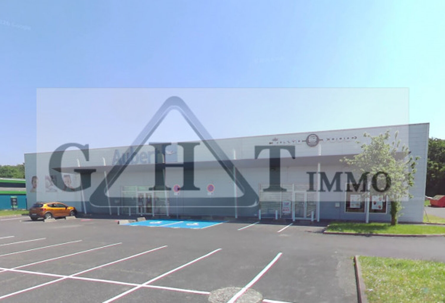 À LOUER – SAINT-MAXIMIN - LOCAL COMMERCIAL – 1 142 m² — photo 1