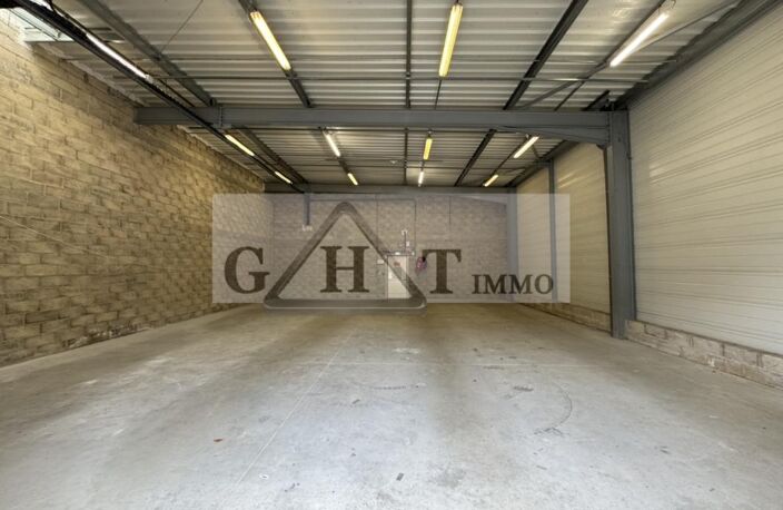 À LOUER – SAINT-MAXIMIN - LOCAL COMMERCIAL – 1 142 m² — photo 5