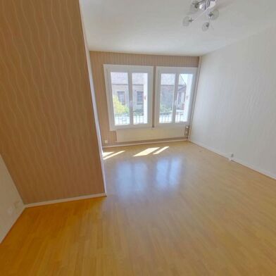 Appartement 4 pièces 870 €